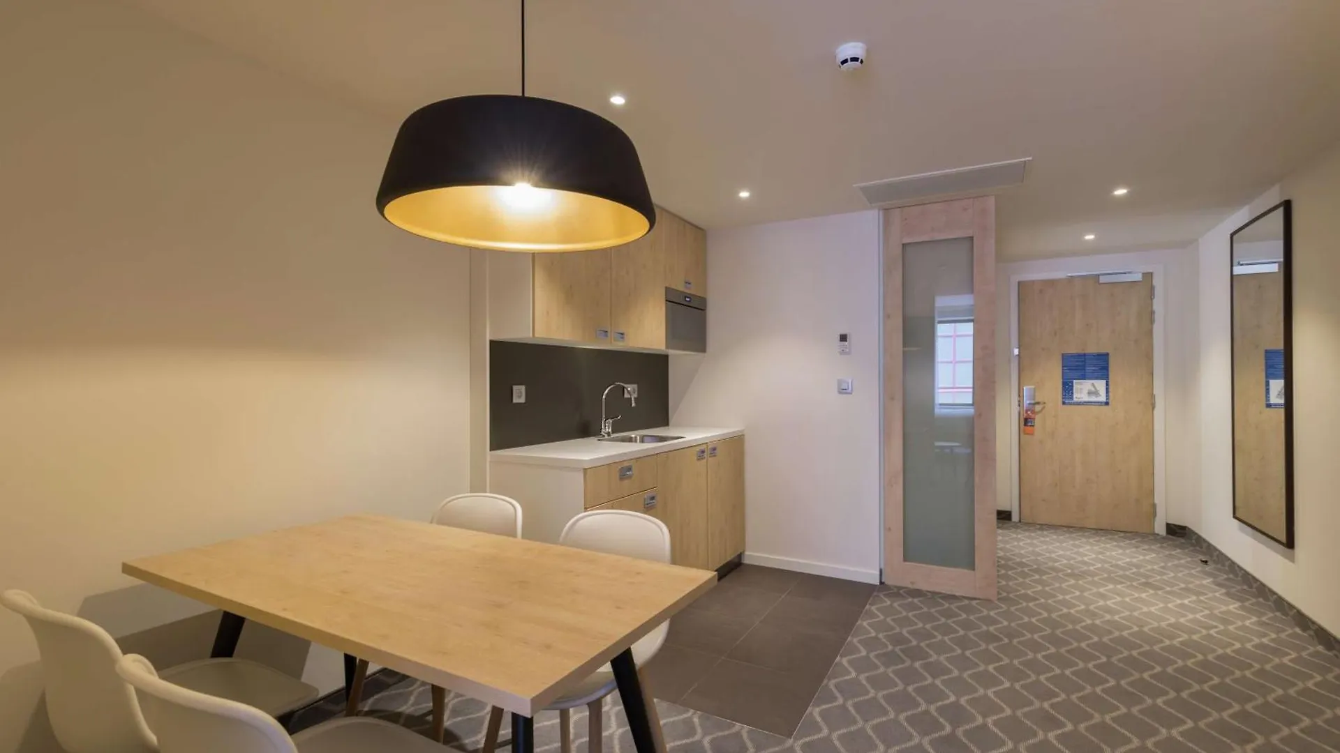 Hampton By Hilton Antwerp Central Station 3*,  Belgium
