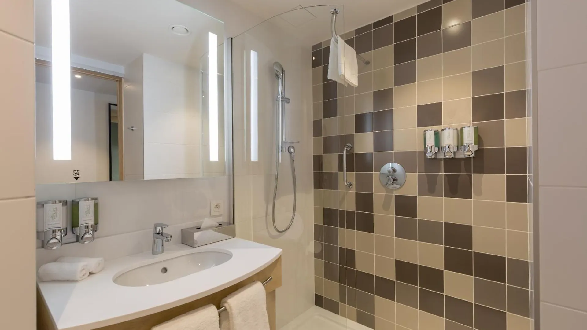 Hampton By Hilton Antwerp Central Station Hotel