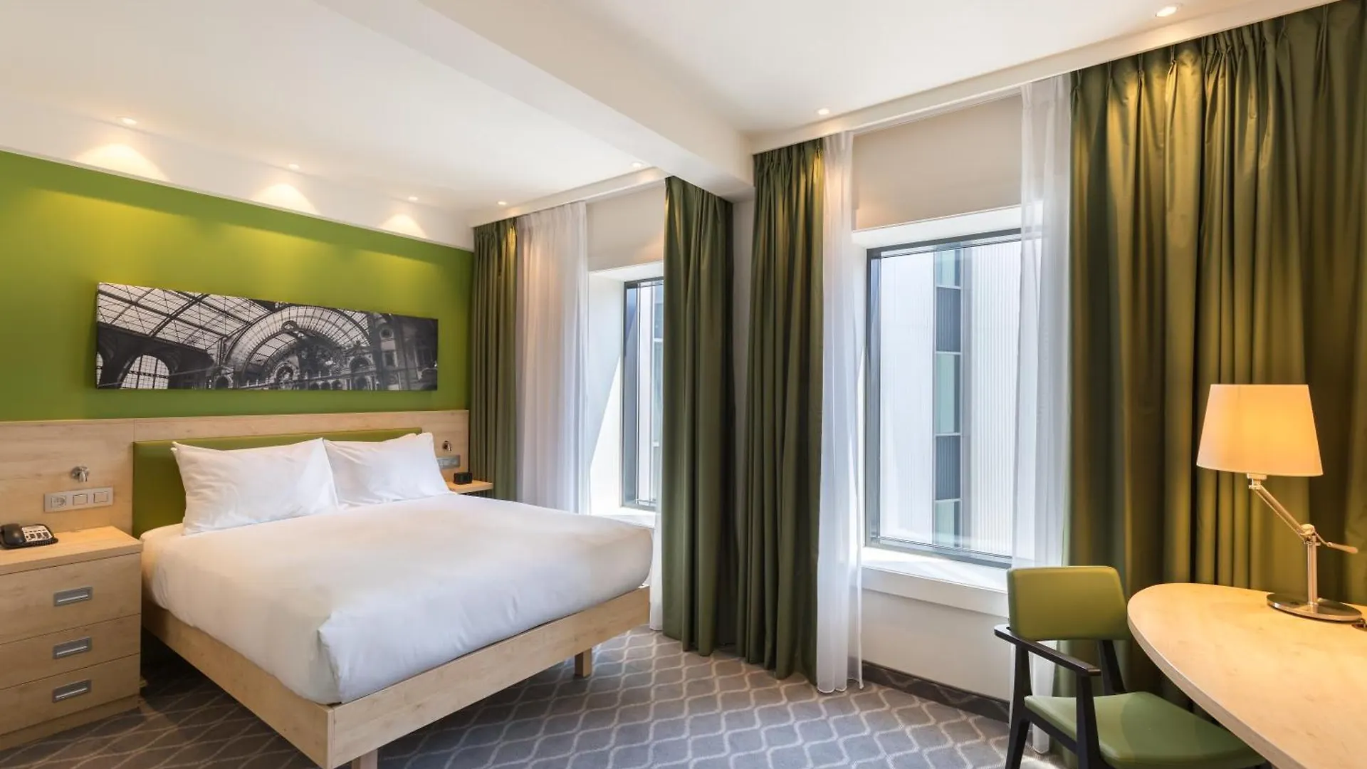 Hampton By Hilton Antwerp Central Station 3*,
